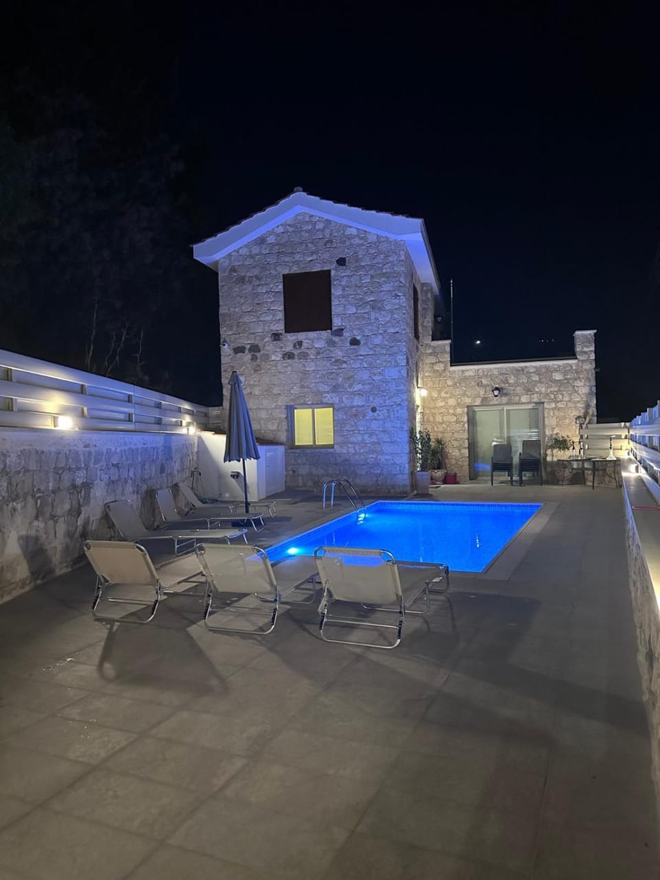 Night, Pool view