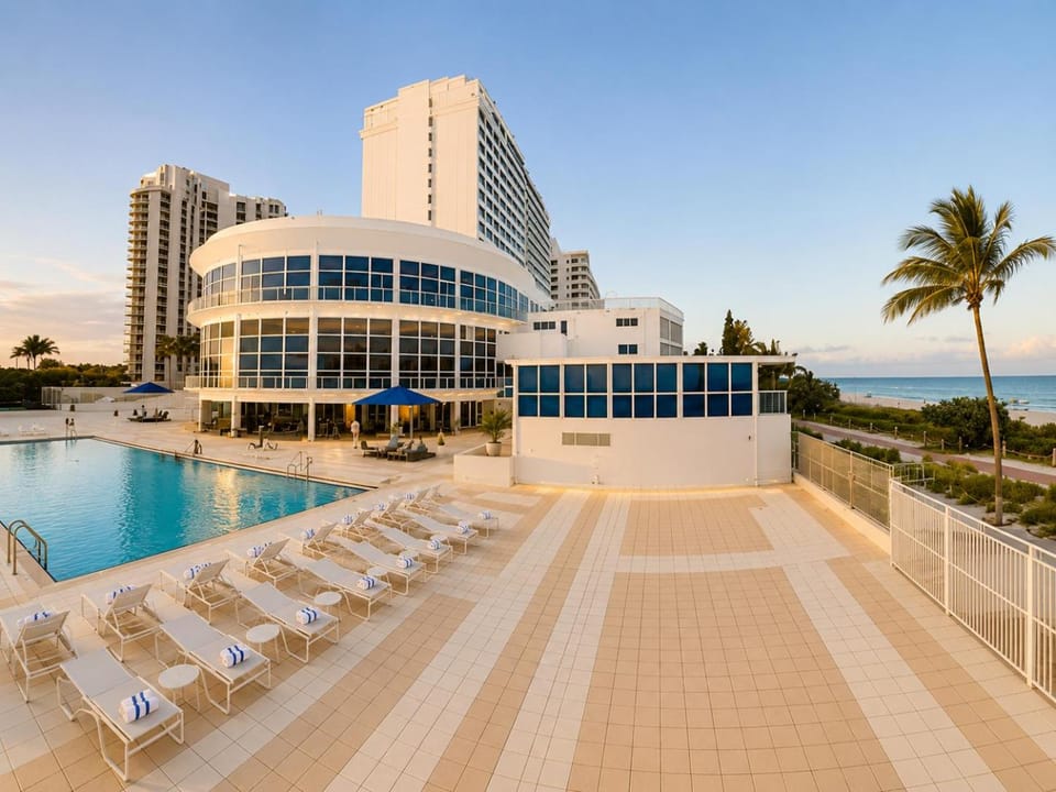 Property building, Day, Natural landscape, Pool view, Sea view, Swimming pool, sunbed