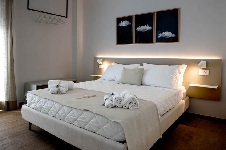 Bedroom, towels