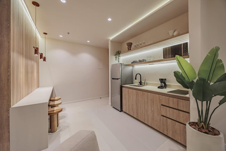 Coffee/tea facilities, Kitchen or kitchenette, Dining area, air conditioner