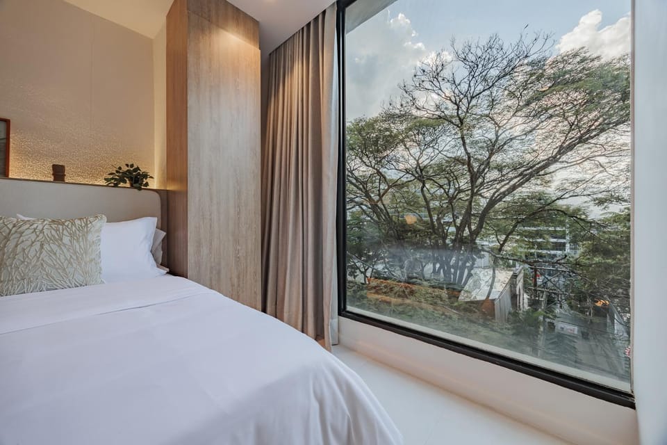 Facade/entrance, Bed, View (from property/room)
