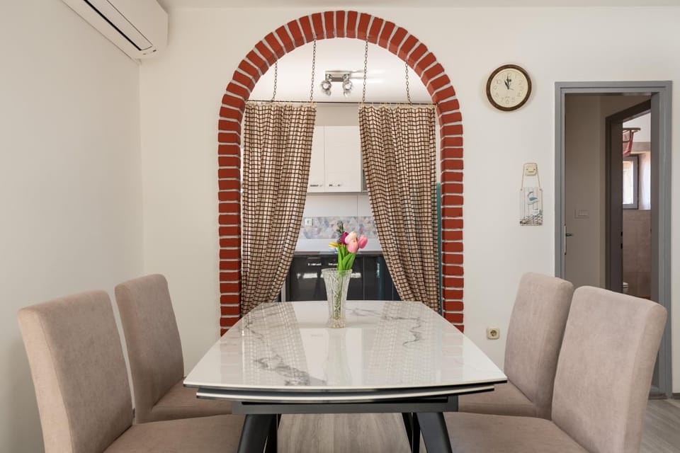 Living room, Dining area, air conditioner