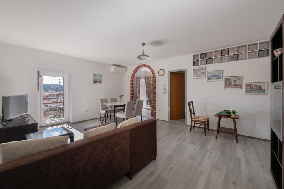Living room, air conditioner