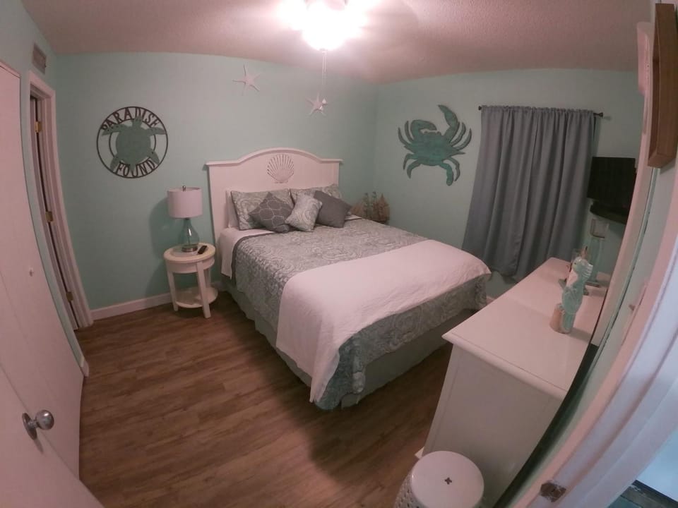 Beautiful Oceanfront Condo 110 Apartment in Garden City