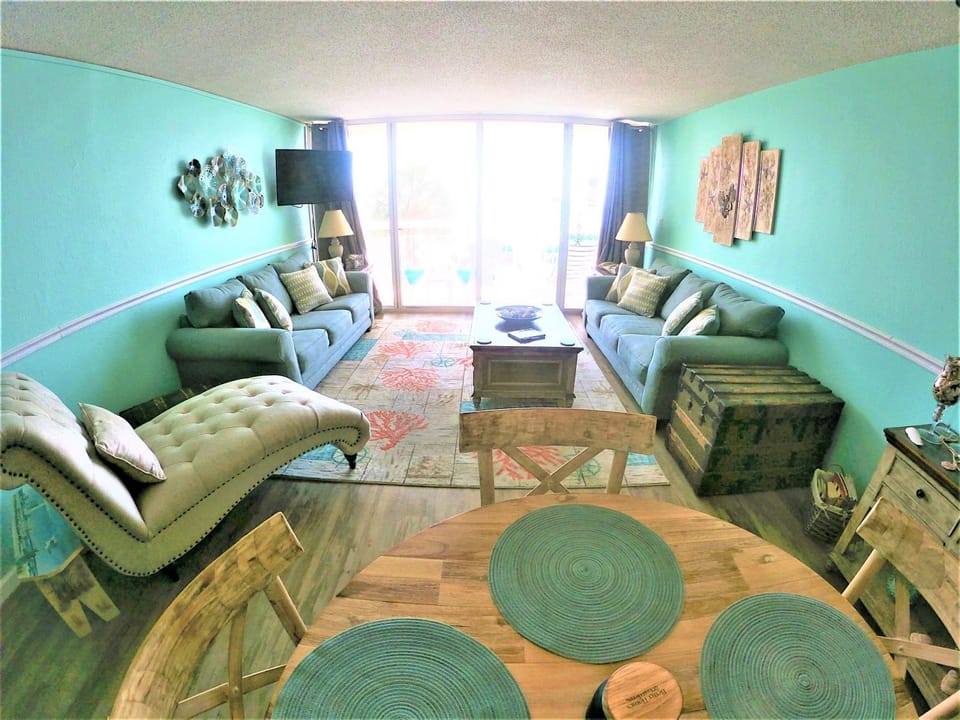 Beautiful Oceanfront Condo 110 Apartment in Garden City