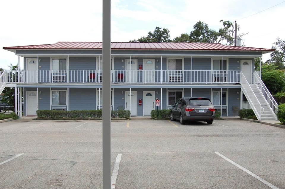 Oak Shores Studio 30 Apartment in Biloxi