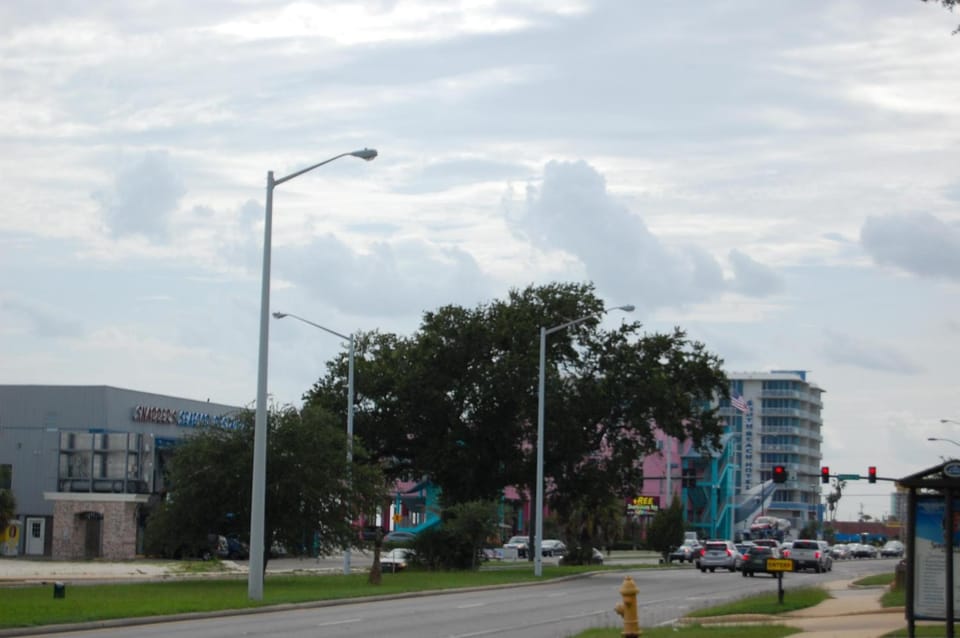Oak Shores Studio 30 Apartment in Biloxi