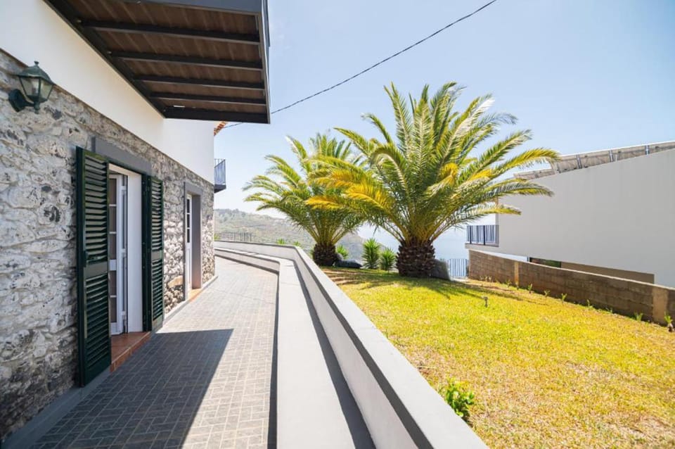 Property building, Garden, Balcony/Terrace