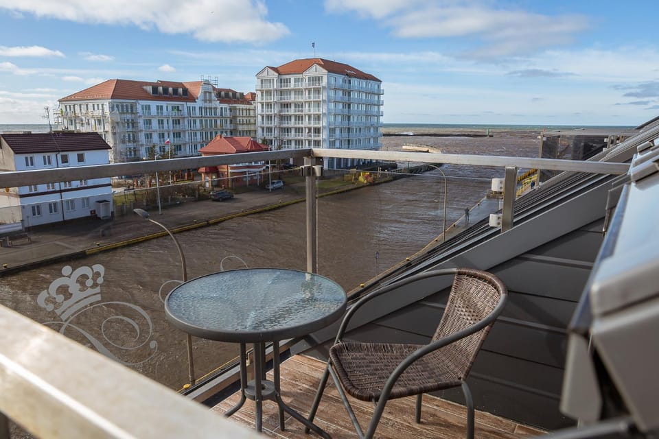 View (from property/room), Balcony/Terrace, City view, Sea view