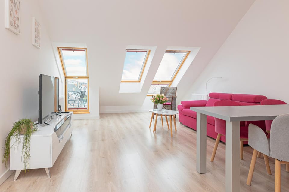 TV and multimedia, Kitchen or kitchenette, Living room, Seating area, Dining area, Evening entertainment, oven