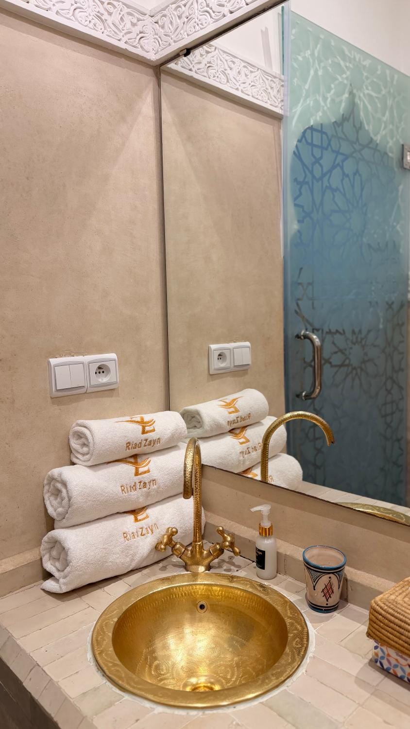 Shower, Bathroom, towels