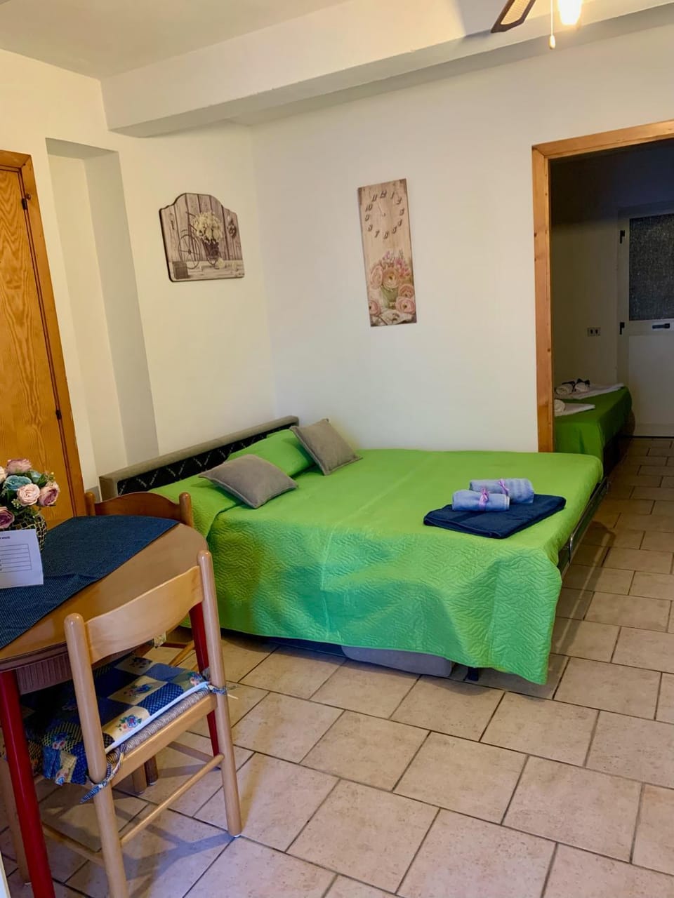 Bed, Living room
