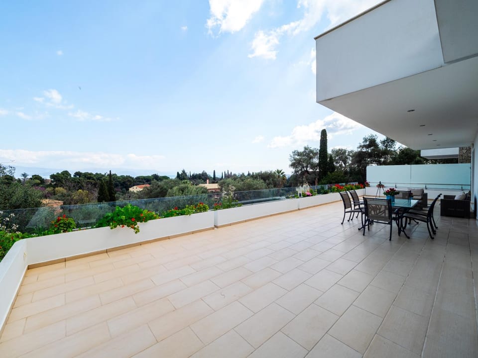 View (from property/room), Balcony/Terrace, Dining area