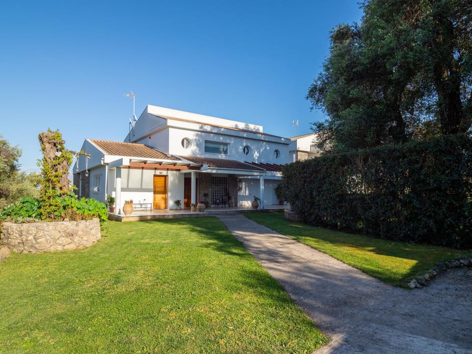 Facade/entrance, Day, Garden, Garden view