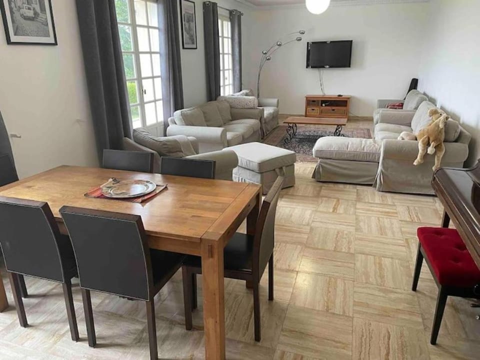 Living room, Breakfast