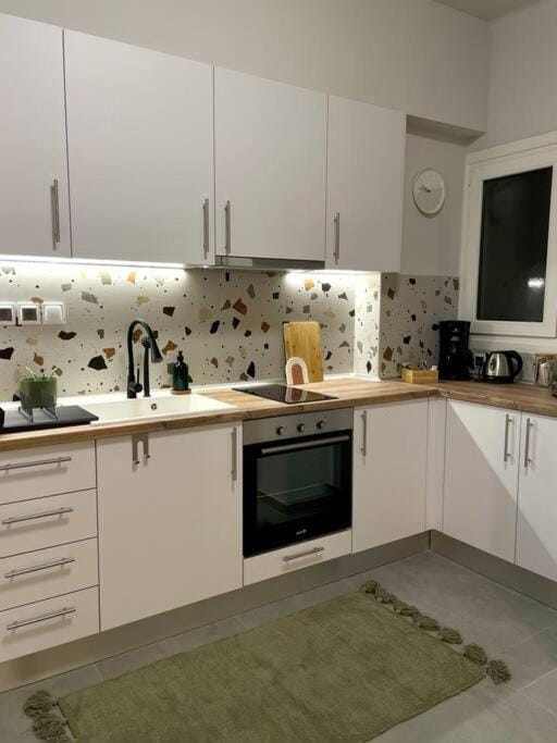 Kitchen or kitchenette, pet friendly, stove