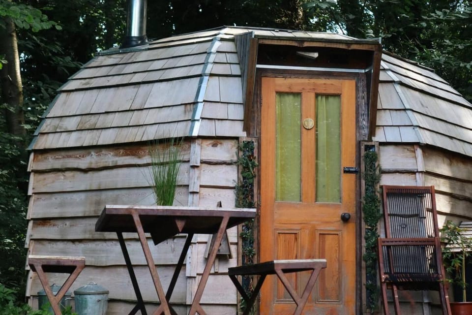 Oku Wooden Pod, Newburgh Priory Estate Chalet in England