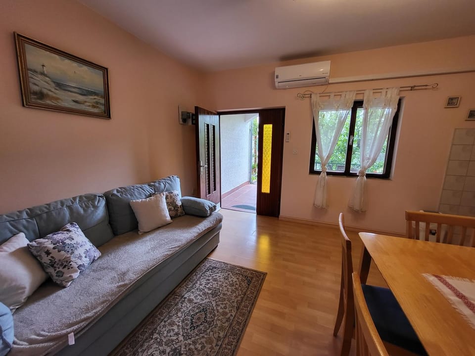 Jasna Apartments West Apartment in Murter