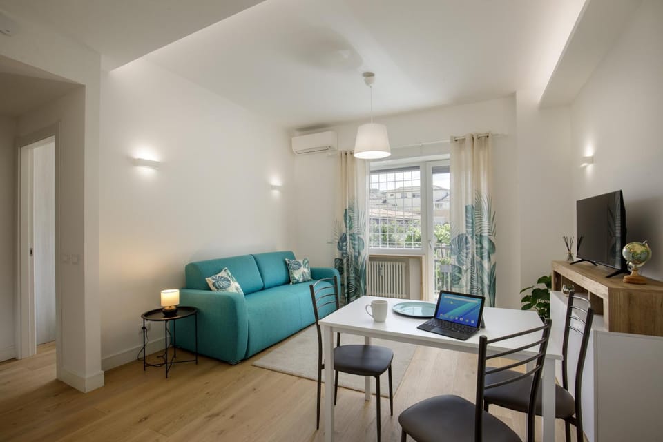 TV and multimedia, Balcony/Terrace, Living room, Seating area, Dining area, internet, air conditioner