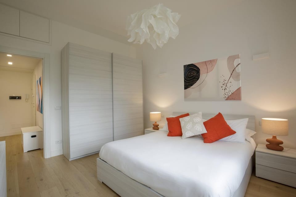 Bed, Photo of the whole room, Bedroom, internet, wardrobe