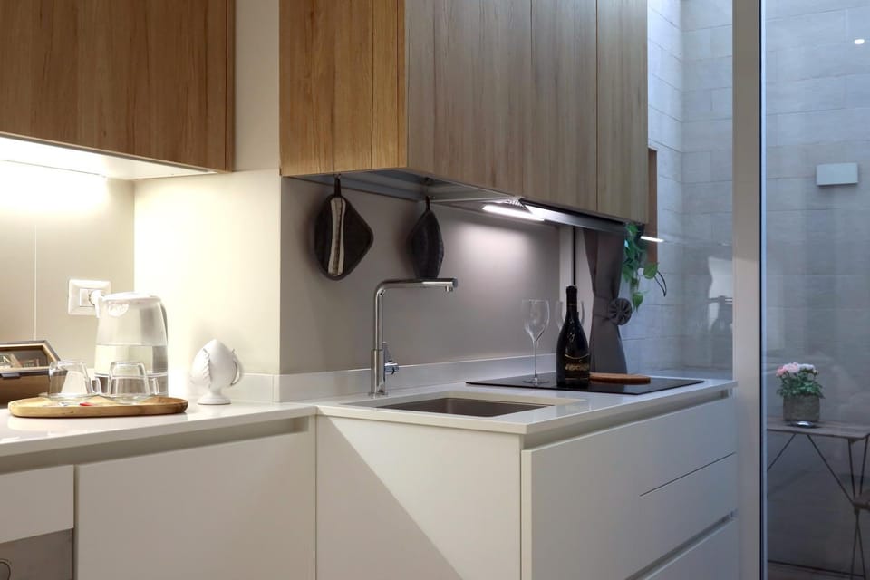 Kitchen or kitchenette