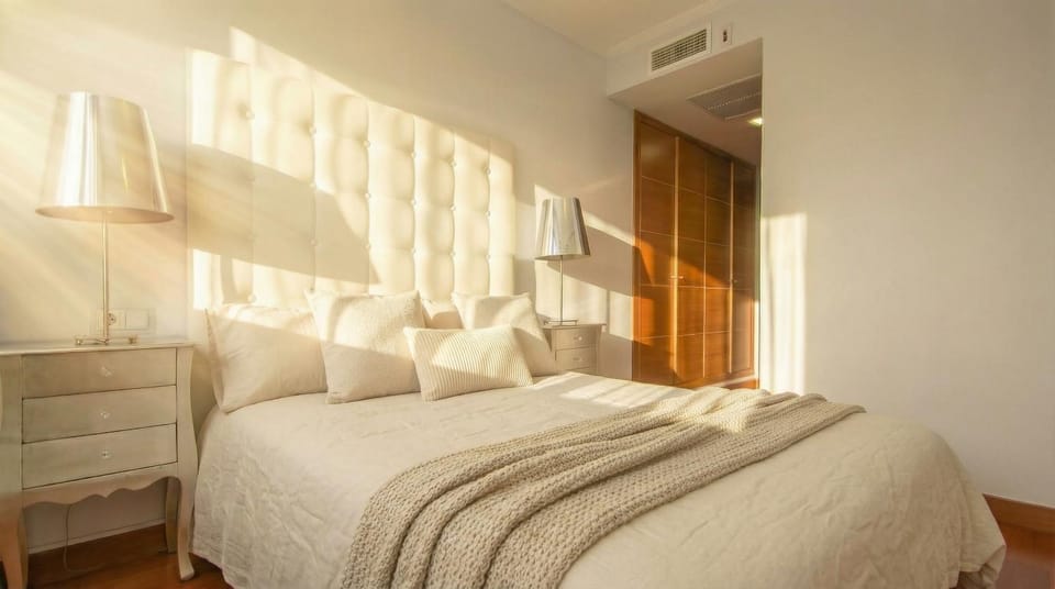 Bed, Photo of the whole room, Bedroom, air conditioner