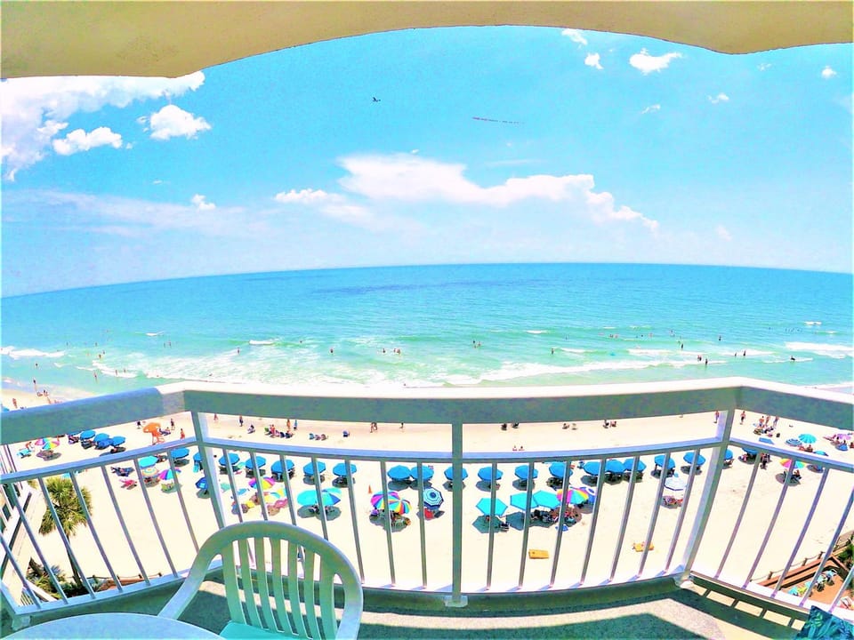 Beautiful Oceanfront Condo 609 Apartment in Garden City