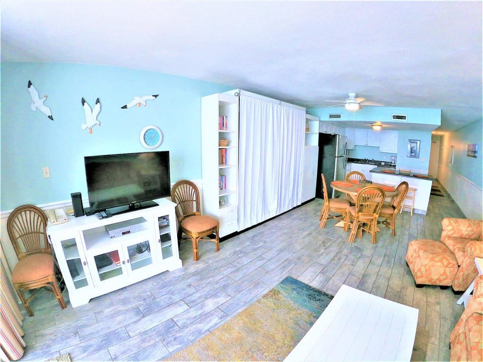 Beautiful Oceanfront Condo 609 Apartment in Garden City