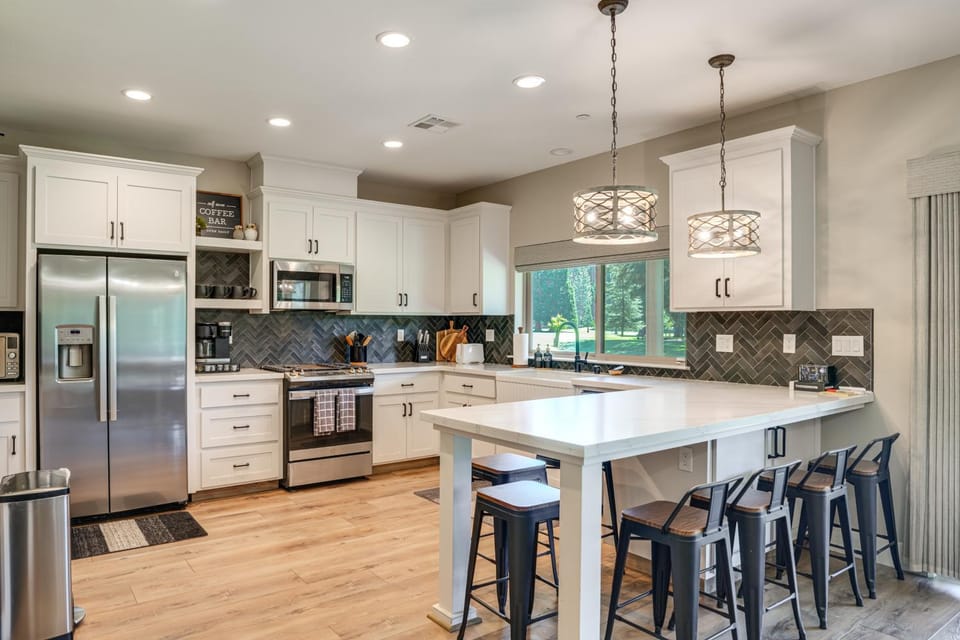 Game Room + Pool Access: Spacious Cabin in Arnold Cabin in Arnold