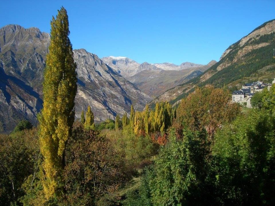 Nearby landmark, Spring, Natural landscape, Mountain view