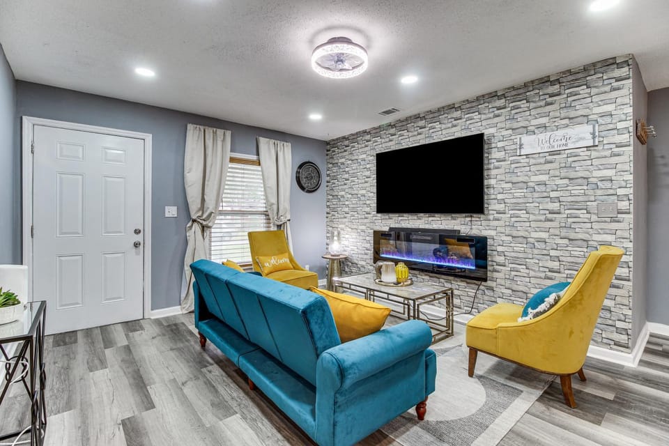 Inviting Savannah Home with Yard 3 Mi to Downtown! House in Savannah