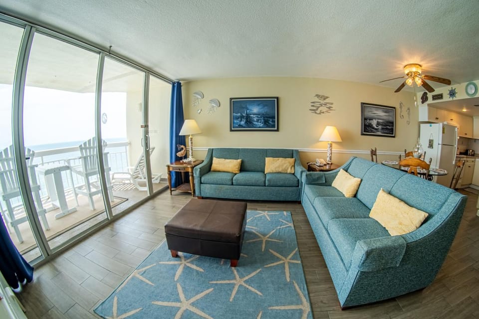 Beautiful Oceanfront Condo 910 Apartment in Garden City
