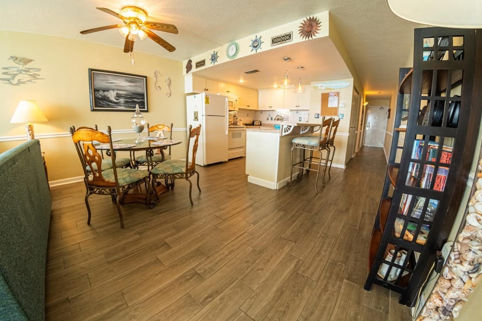Beautiful Oceanfront Condo 910 Apartment in Garden City