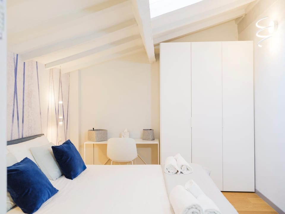 Bed, Photo of the whole room, Bedroom, wardrobe