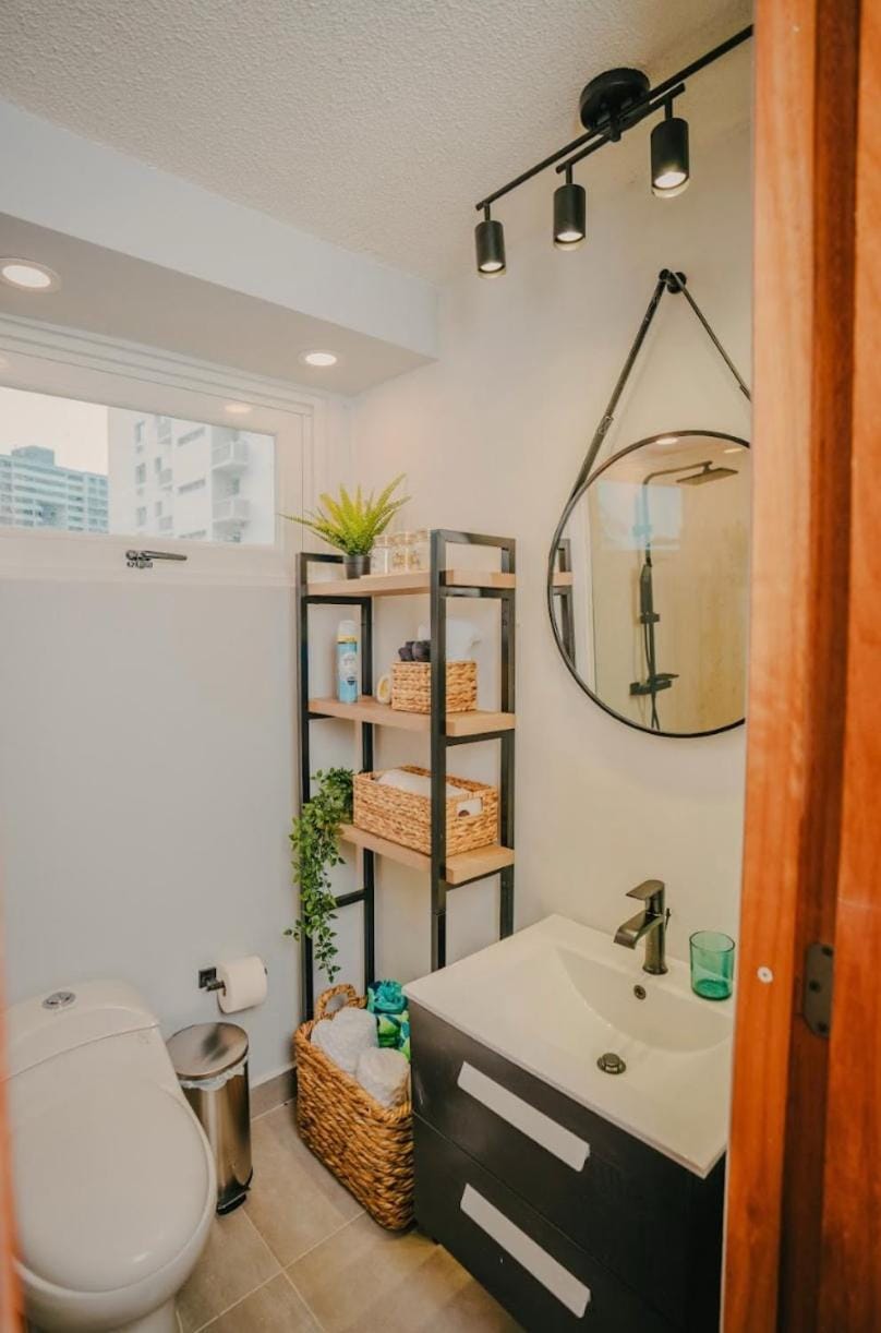 Condado Beach-Pool Front Jewel Apartment in San Juan