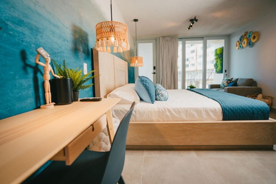 Condado Beach-Pool Front Jewel Apartment in San Juan