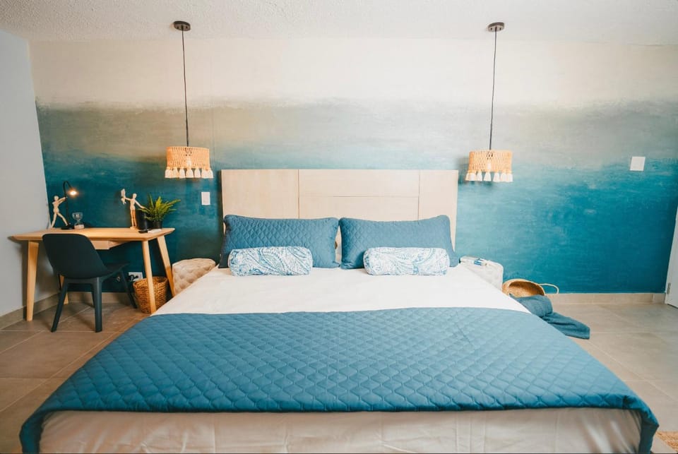 Condado Beach-Pool Front Jewel Apartment in San Juan