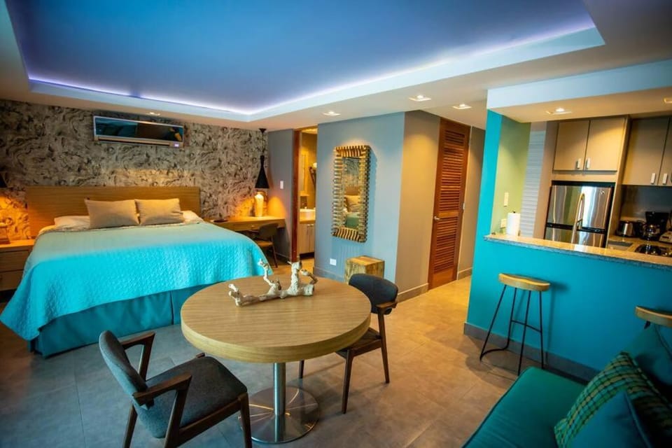 Enchanted 8 Jewel Luquillo Beachfront - Pool House in Fajardo