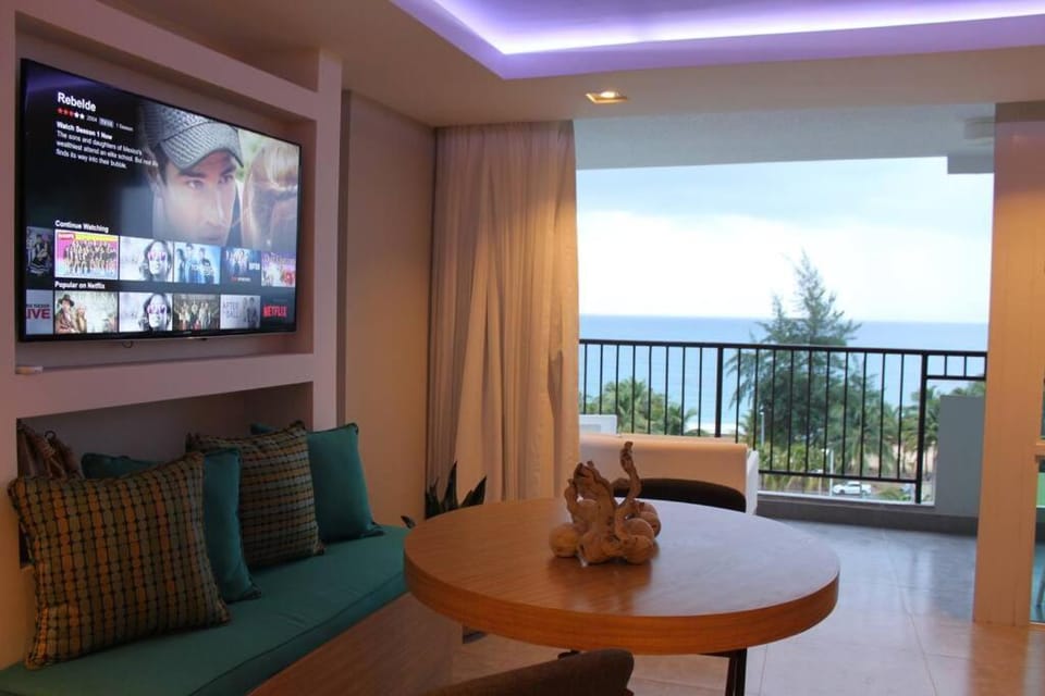 Enchanted 8 Jewel Luquillo Beachfront - Pool House in Fajardo