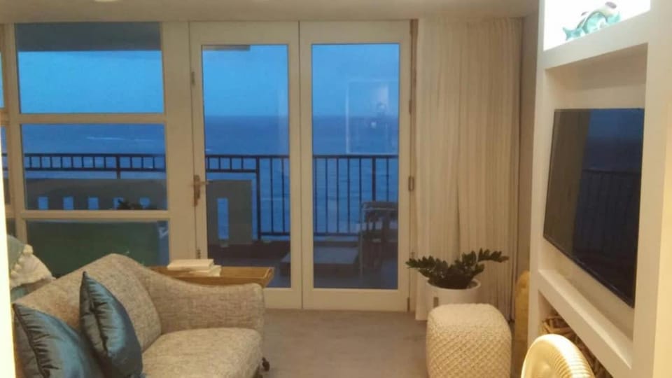 Enchanted 17 Jewel Beachfront Luquillo -Pool House in Fajardo
