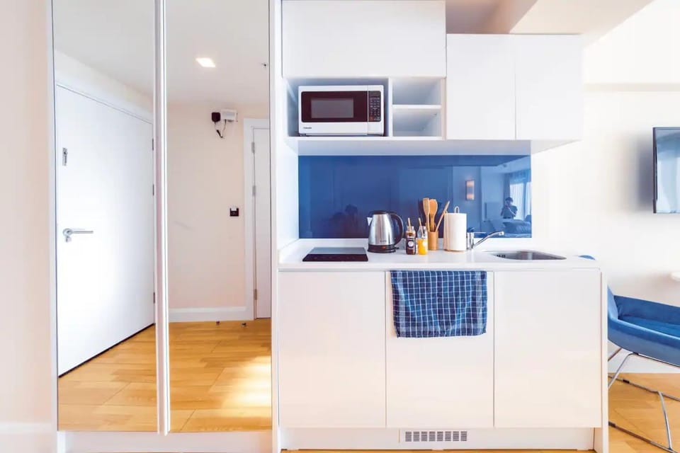 TV and multimedia, Coffee/tea facilities, Kitchen or kitchenette, Dining area, minibar, oven, toaster
