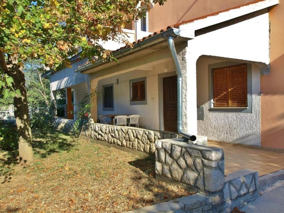 Location, children, Family