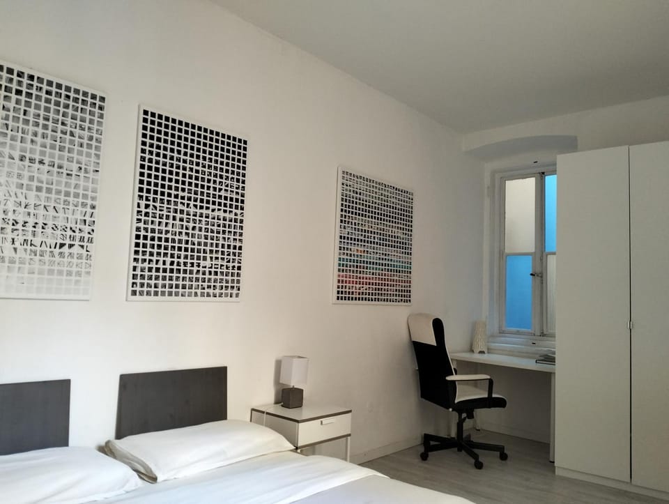 Bed, TV and multimedia, Bedroom