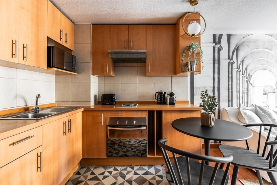 Kitchen or kitchenette, Dining area, toaster