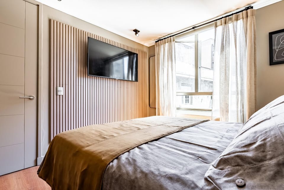 Bed, TV and multimedia, Photo of the whole room