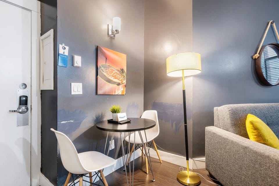 TV and multimedia, Living room, Seating area, Dining area