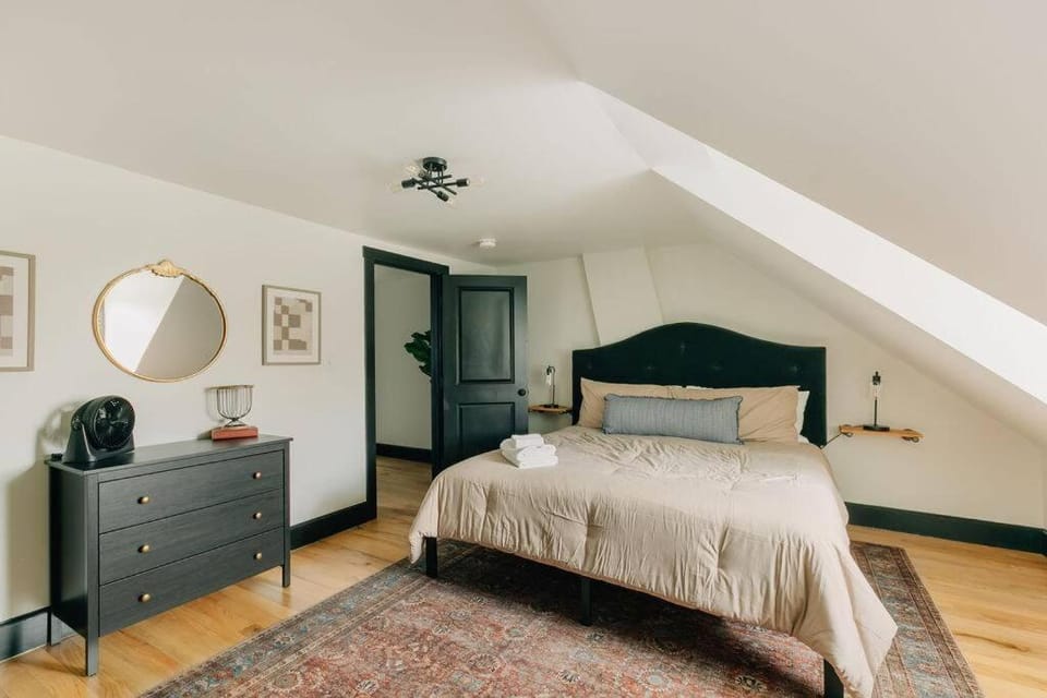 Stunning 5 BR -Heart of Downtown House in Lancaster