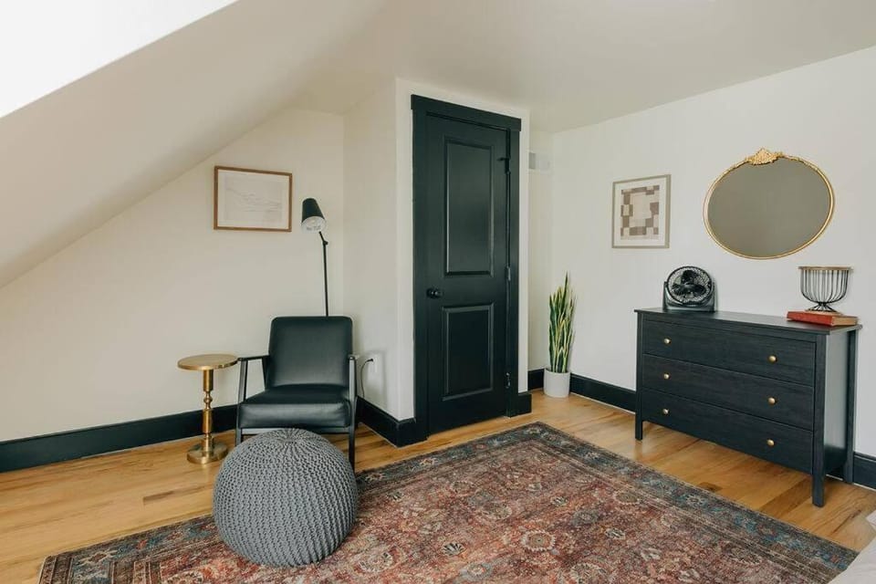 Stunning 5 BR -Heart of Downtown House in Lancaster