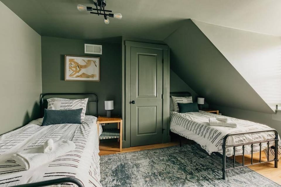 Stunning 5 BR -Heart of Downtown House in Lancaster