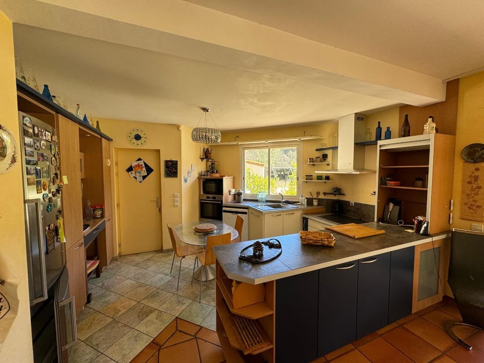 Villa 4 Faces à Laroque-des-Albères avec Piscine et Terrasse - FR-1-732-67 House in Occitanie